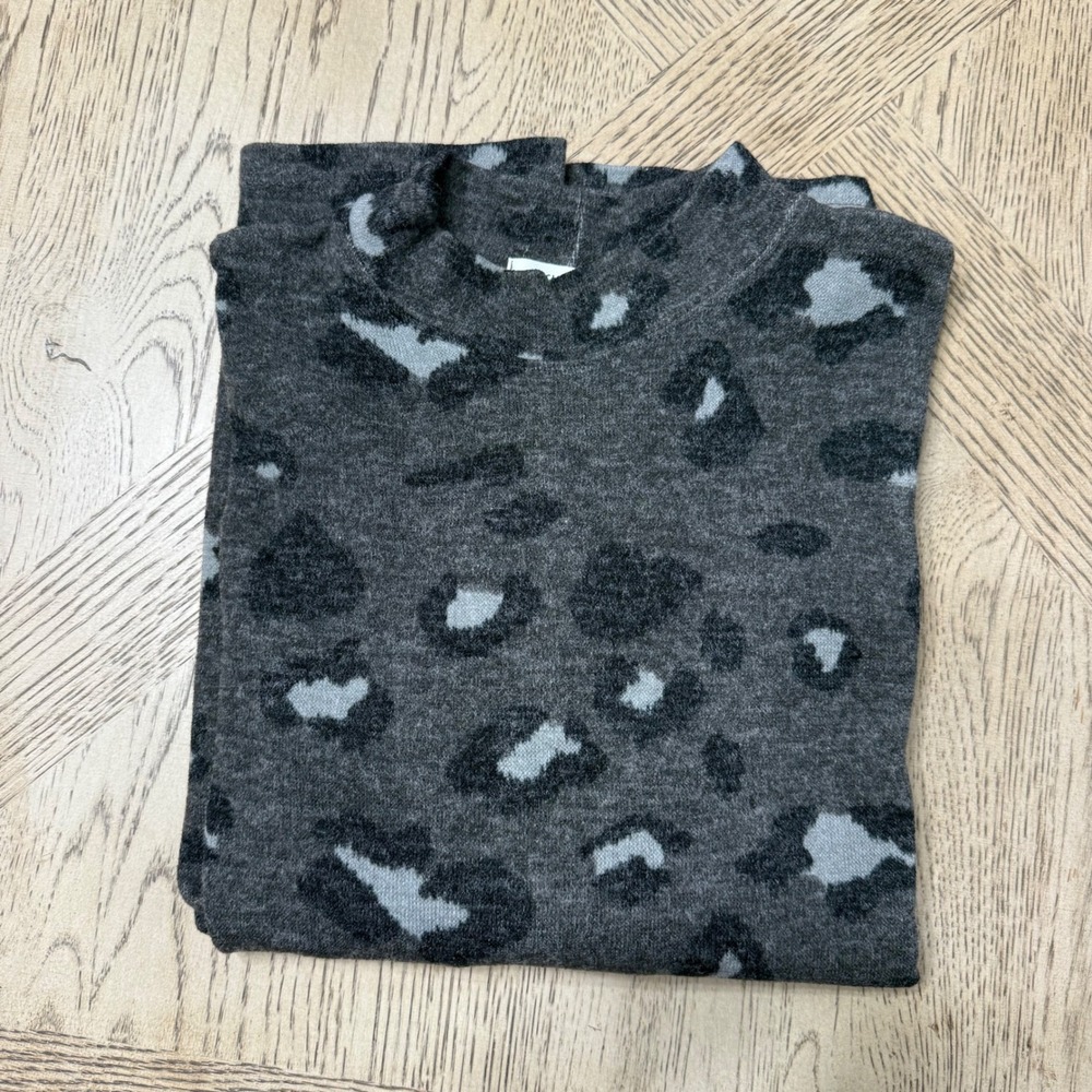 Cherish Medium Gray Animal Print Mock Neck Long Sleeve Pullover Sweater Top